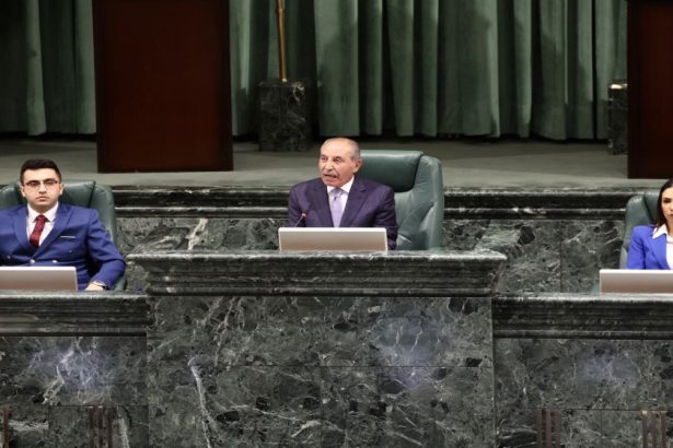 النواب يؤدون القسم الدستوري