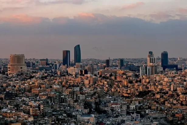 طقس خريفي معتدل في معظم المناطق حتى يوم السبت.