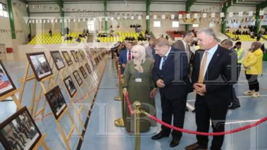 المكتبة الوطنية تقيم معرضاً وثائقيا للصور يبرز إنجازات جلالة الملك خلال 25 عام في جامعة الزيتونة الأردنية