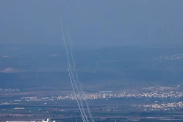 أعلن حزب الله يقصف المواقع الاسرائيلية ب 60 صاروخا