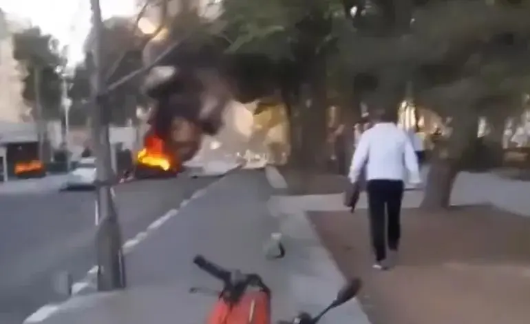 15 شهيدا و16 جريحا نتيجة قصف إسرائيلي ، بعد ظهر الخميس ، استهدف منطقتي المزة وقدسيا بالعاصمة السورية