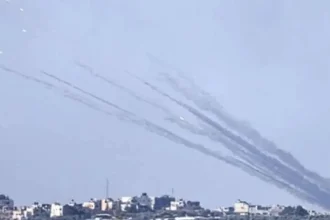 المقاومة الفلسطينية تطلق رشقة صاروخية شمال غزة باتجاه المستوطنات المحاذية للقطاع