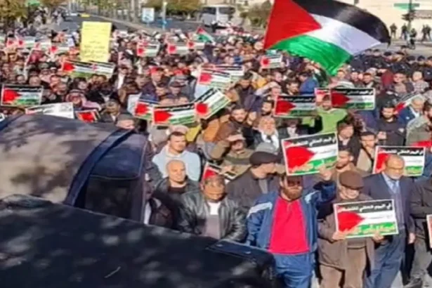 آلاف الأردنيين : أمريكا رأس الحية