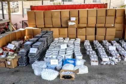 الجمارك تضبط مواد منتهية الصلاحية: 1000 كيلو كاكاو و11 الف عبوة دواء و76 الف حقنة و2000 كيلو معسل