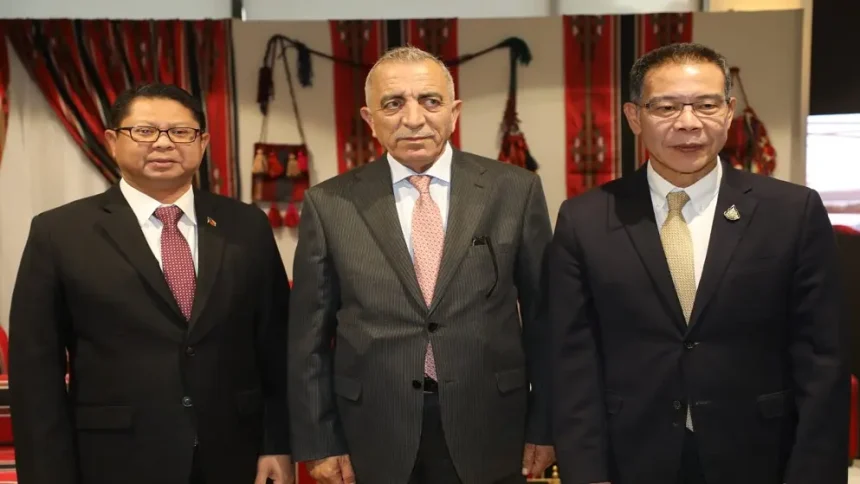 وزير الثقافة يفتتح المعرض التشكيلي "لوحة ترسم فرحة" دعما لأطفال غزة