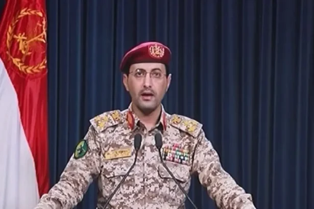 الحوثيون: استهدفنا مدمرتين أمريكيتين في البحر الأحمر