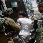 الاحتلال يشن حملة دهم واعتقالات ويحطم محتويات منازل في الضفة