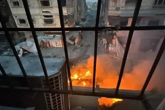 الاحتلال يحرق مستشفى كمال عدوان ويختطف الأطباء والمرضى