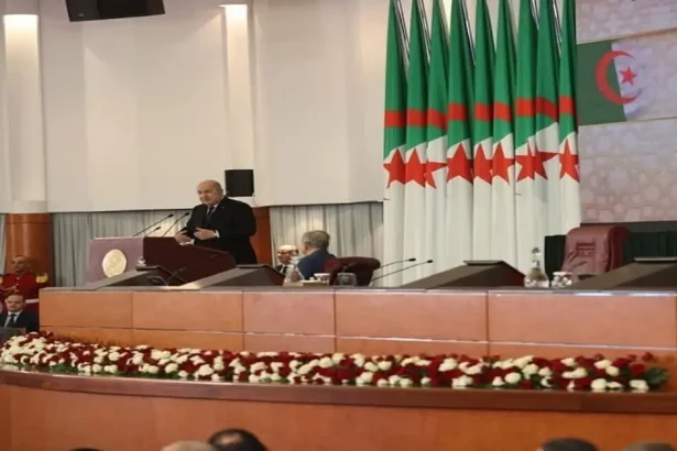 " الجزائر لن تغفر ولن تنسى".. تبون يشدد على ضرورة اعتراف فرنسا بما ارتكبته من مجازر في بلاده