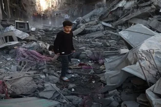 إعلام فلسطيني: الجيش الإسرائيلي يزرع براميل متفجرة بجانب مستشفى "كمال عدوان"