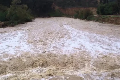 ارتفاع منسوب سيل الزرقاء والأمن يحذر 