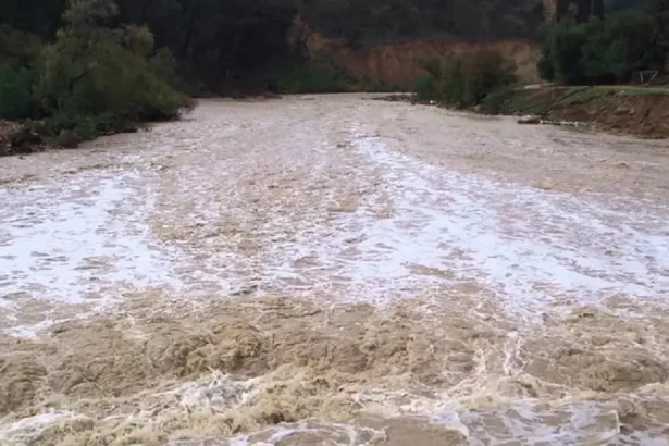 ارتفاع منسوب سيل الزرقاء والأمن يحذر 