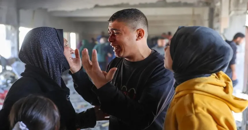 غزة: 19 شهيداً بينهم صحافي ورئيس بلدية في غارات إسرائيلية