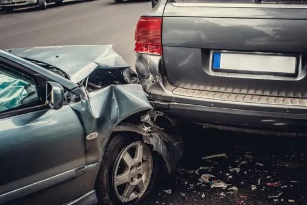 الأمن العام: إصابات في حادث مروري بين 3 مركبات نتيجة اتخاذ أحد السائقين مسربًا خاطئًا