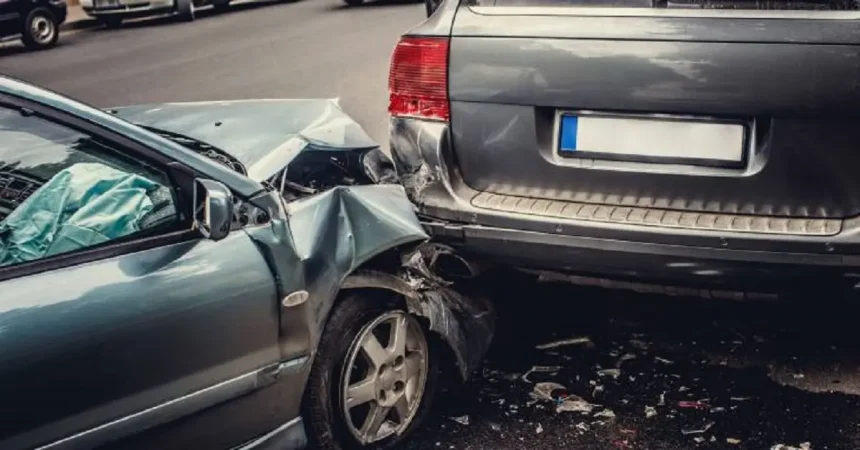 الأمن العام: إصابات في حادث مروري بين 3 مركبات نتيجة اتخاذ أحد السائقين مسربًا خاطئًا