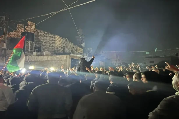 مسيرات وإغلاق طرقات دعماً لمقاومي جنين ورفضاً لعدوان أجهزة السلطة