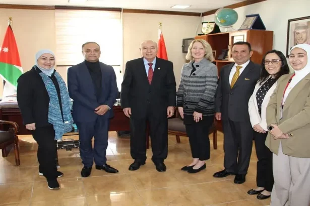 وفد من منظمة آيركس يزور جامعة مؤتة للاطلاع على سير برنامج الدبلوم العالي بنسخته الهجينة