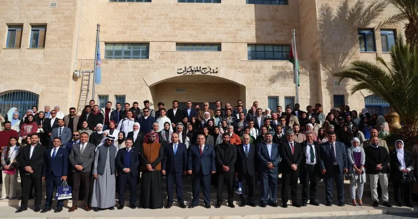 وزير الشباب يكرم الفائزين في مهرجان إبداعات طلبة الإعلام 2024 في جامعة الزرقاء