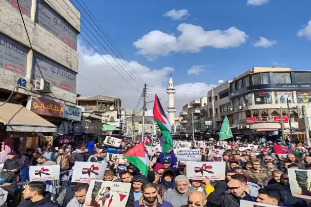 آلاف الأردنيين في وسط البلد دعما للمقاومة وتنديدا بالتواطؤ العربي والدولي