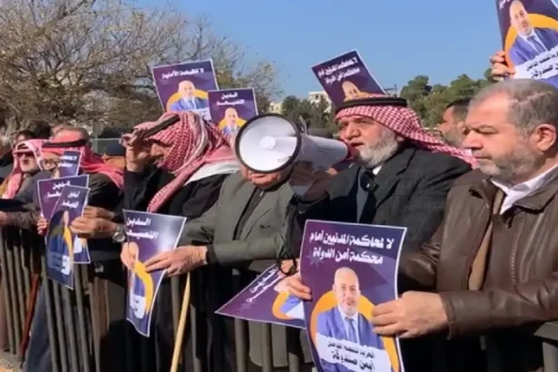 اعتصام أمام النواب للمطالبة بالافراج عن ايمن صندوقة ومعتقلي الرأي