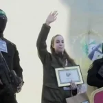 "كتائب القسام تسلم الأسيرة الإسرائيلية آغام بيرغر للصليب الأحمر الدولي في جباليا"