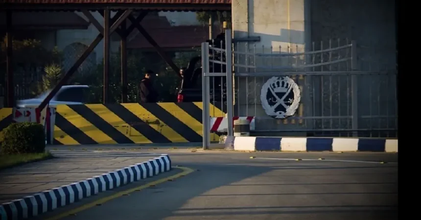 العثور على جثة شخص توفي بشبهة جنائية داخل مركبته شمال عمّان