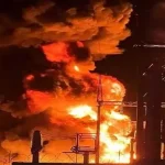 دوي أكثر من 10 انفجارات في روسيا وحريق هائل في جزيرة القرم