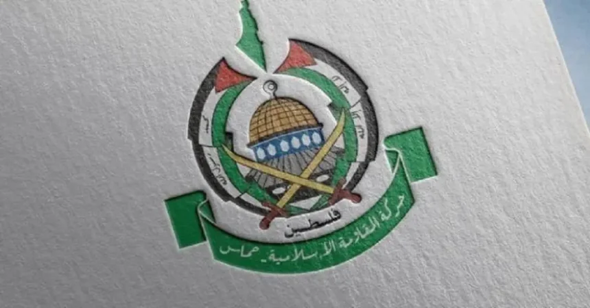 حماس: تمّ حلّ العقبات التي نشأت بسبب عدم التزام الاحتلال ببنود الاتفاق الطليعة نيوز قالت حركة المقاومة الإسلامية (حماس) إنه وبمساعٍ من الوسطاء، تم فجر اليوم حلّ العقبات التي نشأت بسبب عدم التزام الاحتلال في بنود اتفاق وقف إطلاق النار. وأضافت الحركة في تصريح صحفي، الجمعة، أن الحركة سعت إلى صفقة تبادل وطنية من كافة فصائل وأبناء الشعب الفلسطيني. وأكد رئيس مكتب الشهداء والأسرى في حركة حماس، زاهر جبارين، أن قوائم الأسرى الفلسطينيين المفرج عنهم في المرحلة الأولى في صفقة التبادل ضمن اتفاق وقف إطلاق النار ستنشر عبر مكتب الأسرى وفق مراحل وإجراءات التبادل. وجددت حماس التحية للشعب الفلسطيني في قطاع غزة وصموده الذي كان له الفضل الأول بعد الله في إتمام هذه الصفقة. حماس: تمّ حلّ العقبات التي نشأت بسبب عدم التزام الاحتلال ببنود الاتفاق