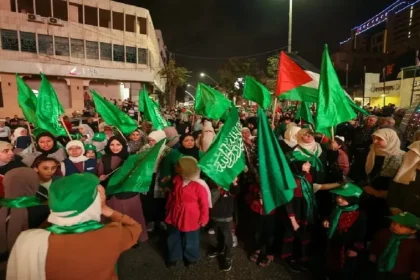 دعوات للخروج إلى ميادين الضفة الغربية في مسيرات تأييد للمقاومة وأداء صلاة الغائب على أرواح قادتها الشهداء