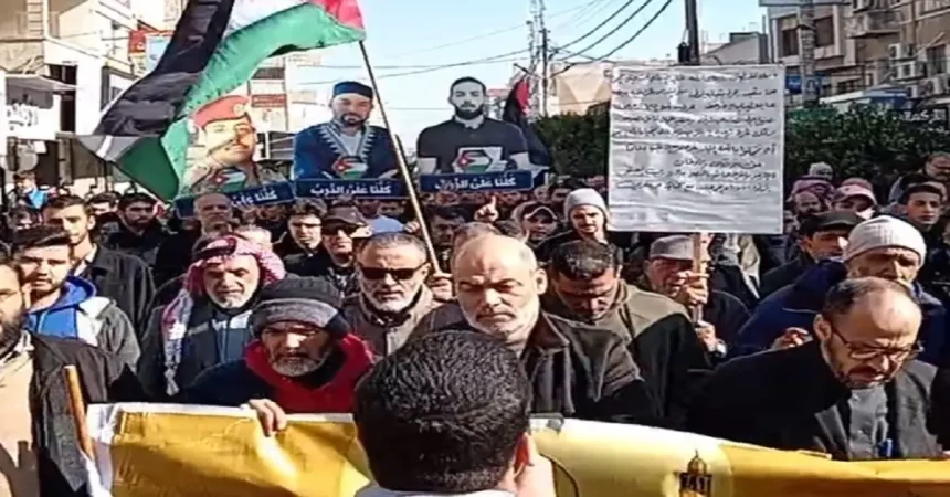 "احتجاجات حاشدة في إربد: رفض حصار جنين واستنكار للصمت"