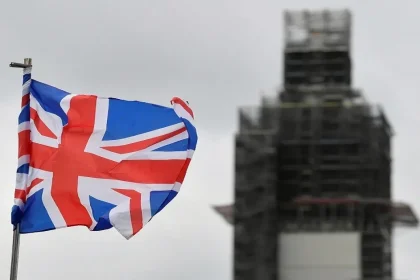 نائب بريطاني يدعو إلى طرد سفيرة الاحتلال لدى لندن