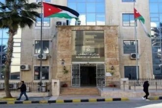 الزيود: إصدار تصريح عمل إلزامي لغير حاملي الرقم الوطني