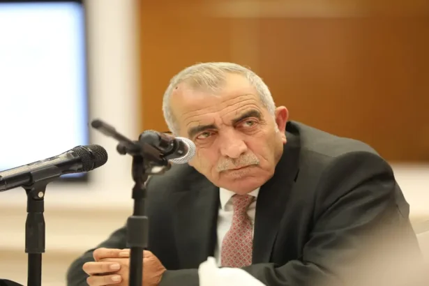 الرواشدة :  يقرر تمديد أوقات عمل المراكز الثقافية 