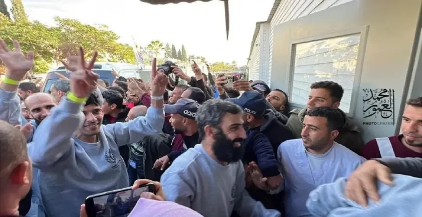 أسرى الدفعة السابعة على موعد مع الحرية خلال ساعات.. هؤلاء أبرزهم