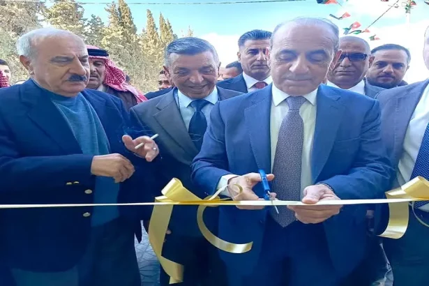 وزير الإدارة المحلية يفتتح قاعة نادي ماعين في مادبا 
