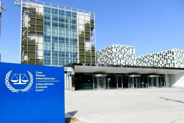 منددة بالعقوبات الأميركية.. "الجنائية الدولية": نقف بحزم مع موظفينا