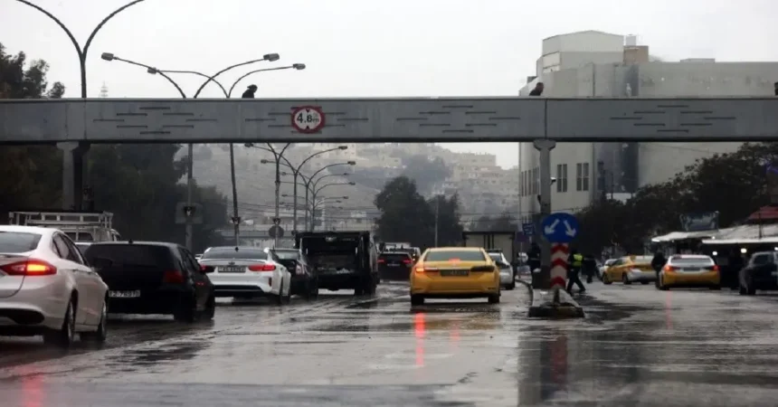 أجواء باردة وزخات خفيفة اليوم في بعض المناطق