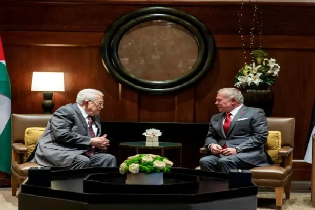 الملك لـ عباس: رفض أية محاولات لضم الأراضي وتهجير الفلسطينيين