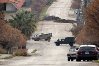 ثلاث غارات إسرائيلية على بلدتين في شرق لبنان..