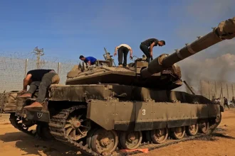 "معاريف": عقدٌ من التضليل.. كيف طبخت حماس 7 أكتوبر تحت أنف "إسرائيل"؟