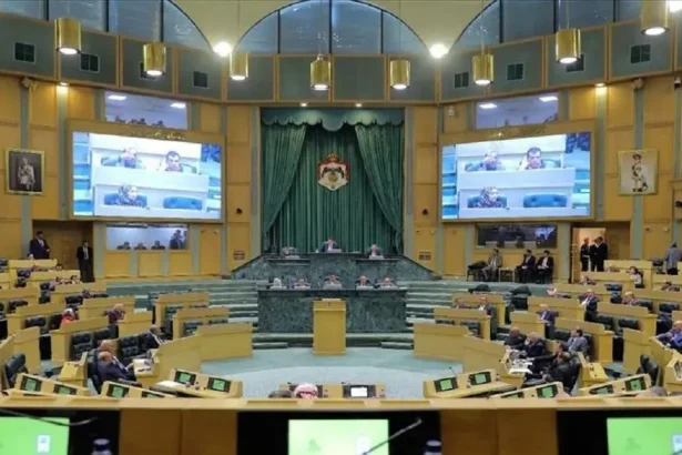 نواب إرادة والوطني الإسلامي يوقعون على وثيقة للمطالبة بتشريع قانون يمنع تهجير الفلسطينيين إلى المملكة