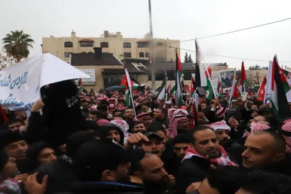 الأردنيون بالمحافظات يتجمعون بمسيرات حاشدة للتعبير عن رفضهم لتهجير الفلسطينيين