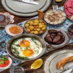 أخطاء شائعة على مائدة الإفطار: كيف تتجنب التخمة؟