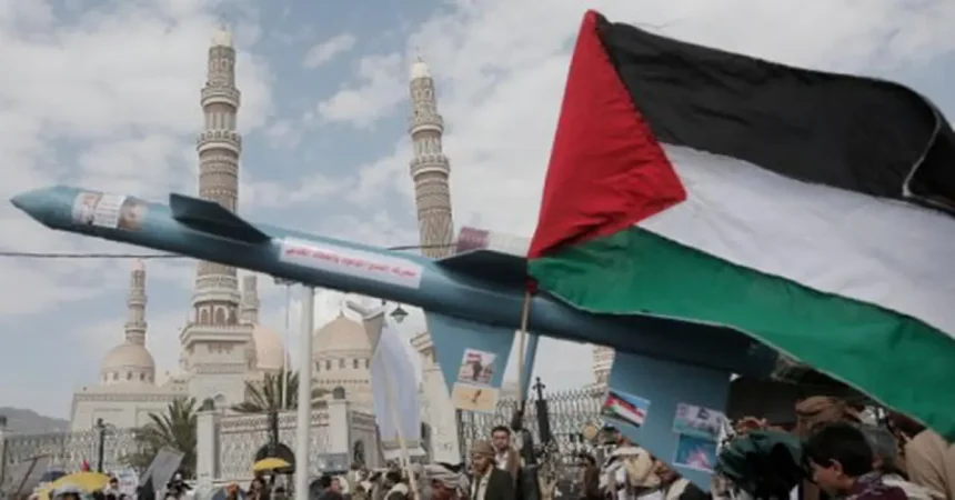 “أنصار الله” تستهدف يافا المحتلة وحاملة طائرات أمريكية بالصواريخ البالستية والمسيرات