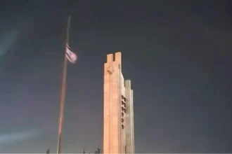 إضرام النار بعلم الاحتلال في السويداء السورية بعد رفعه من قبل مجهولين