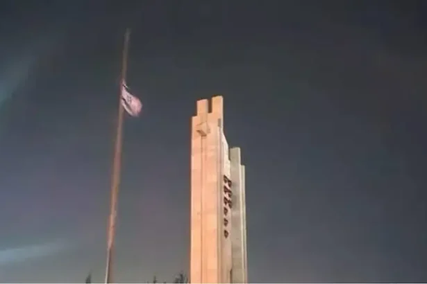 إضرام النار بعلم الاحتلال في السويداء السورية بعد رفعه من قبل مجهولين