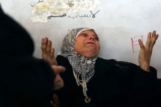 استشهاد 3 فلسطينيين واندلاع حرائق إثر قصف إسرائيلي وسط وجنوب غزة