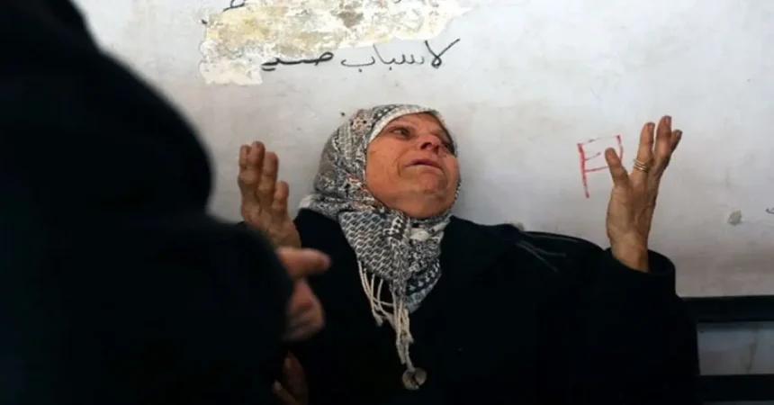 استشهاد 3 فلسطينيين واندلاع حرائق إثر قصف إسرائيلي وسط وجنوب غزة