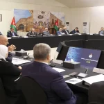 رئيس الوزراء يعلن إنشاء مستشفى حكومي جديد في مأدبا وإطلاق مسار لحافلات التردد السريع