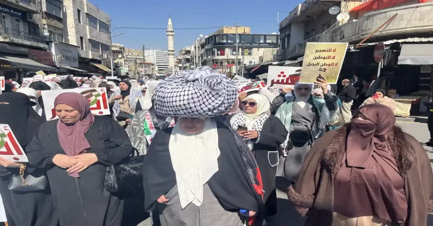 لاجئات فلسطينيات يطلقن حملة "نساء ضد التهجير"